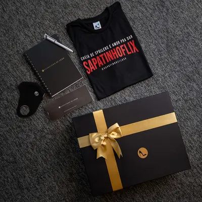 Kit inicial da microfranquia SDL com caderno, camiseta e caixa de presente